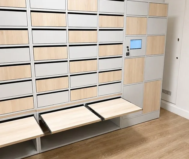 Consigne bois et gris avec banc rabattable et deux tablettes